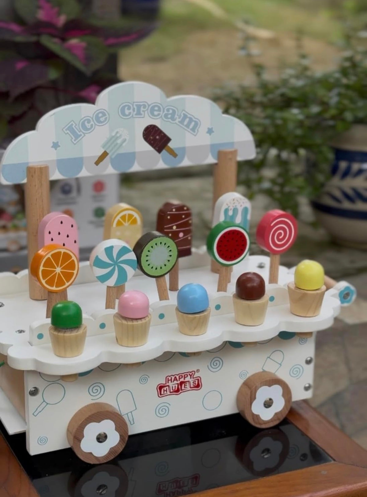 Wooden Ice Cream Cart Toy for Kids with 14 Pretend Treats, Pull-Along Wheels & Handle